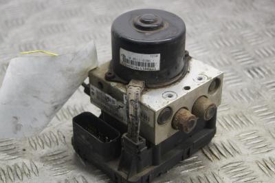 GrandVoyager 3.3 ABS pump P04721427.JPG