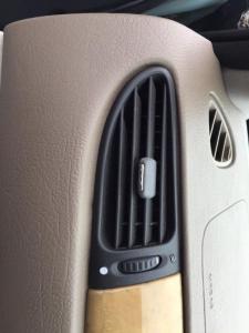 Jaguar S-type 2000 side air vent.jpeg